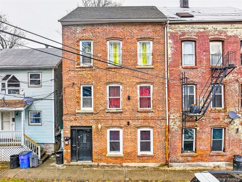 Multifamily For Sale - 112 W Parmenter Street<br/> Newburgh, NY 12550
