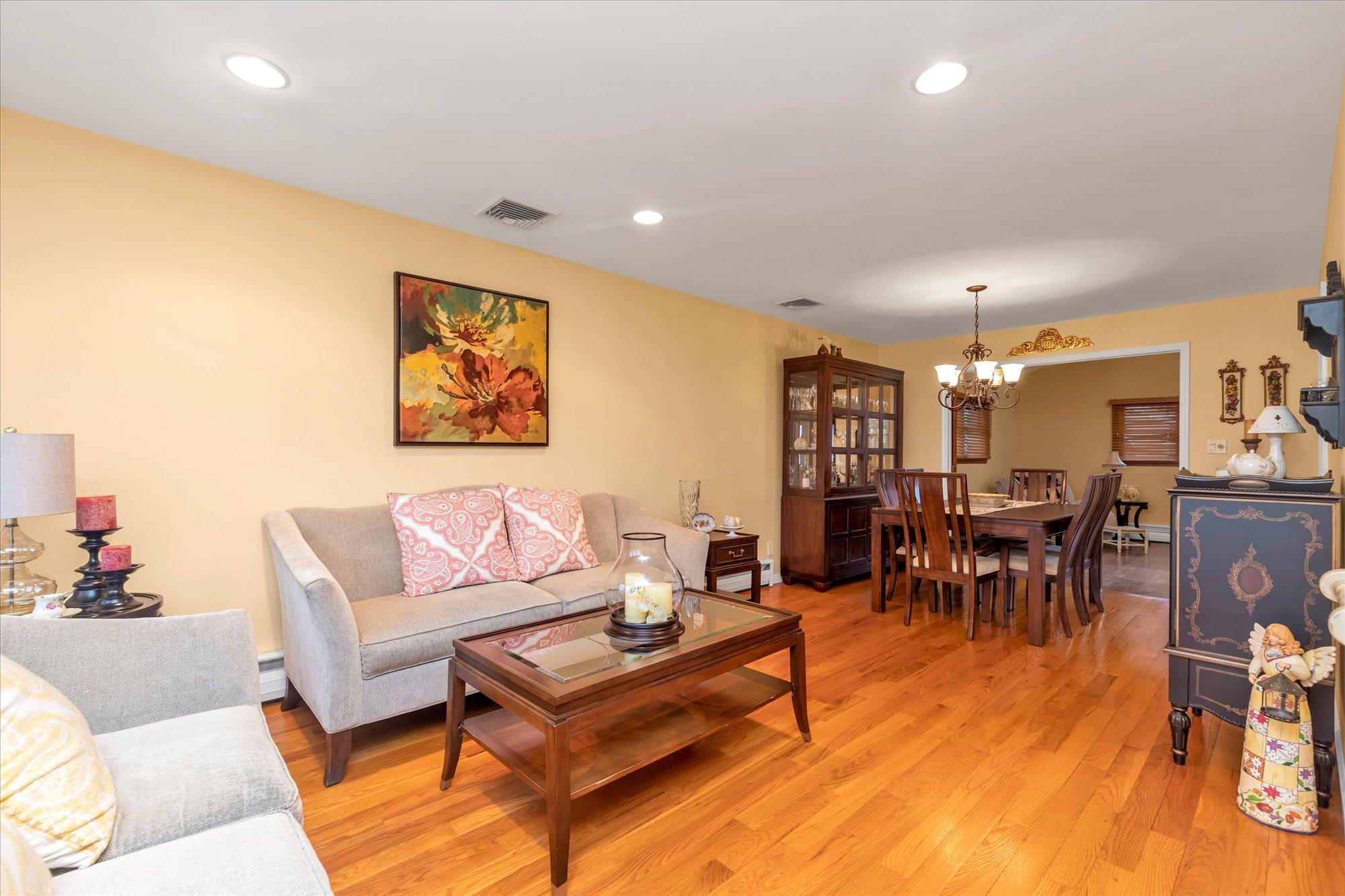 903 Alan Drive, Wantagh, New York image 3