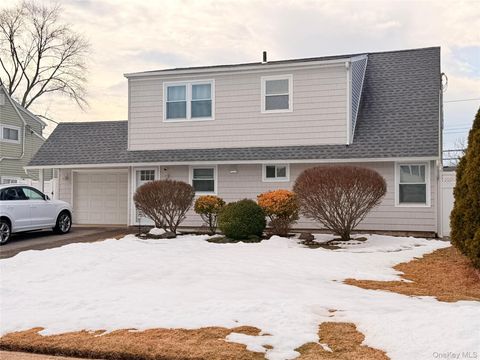 48 Daffodil Lane Wantagh NY 11793