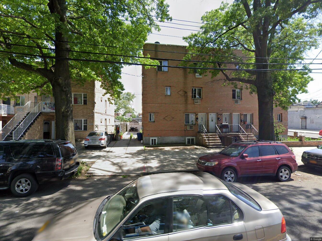 134-04 101 Avenue Ave, Richmond Hill, New York image 1