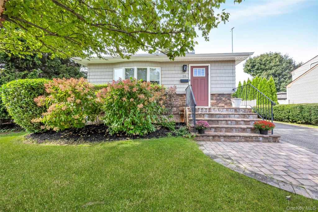 Photo of 25 Frank Avenue, Farmingdale, NY 11735 (MLS # 1058098)