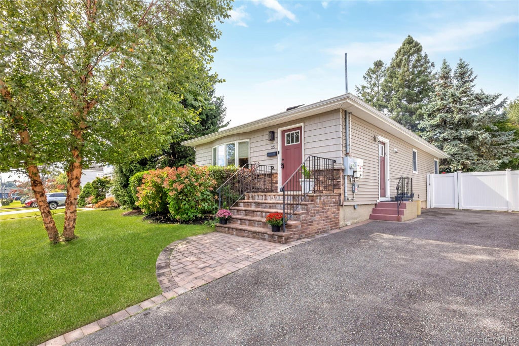 Photo of 25 Frank Avenue, Farmingdale, NY 11735 (MLS # 1058098)