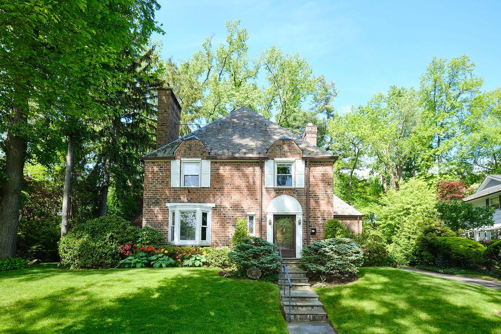 21 Hereford Road, Great Neck, New York image 2