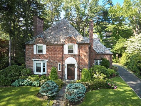 21 Hereford Road Great Neck NY 11020