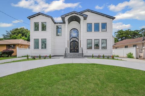 892 Barry Drive W Valley Stream NY 11580