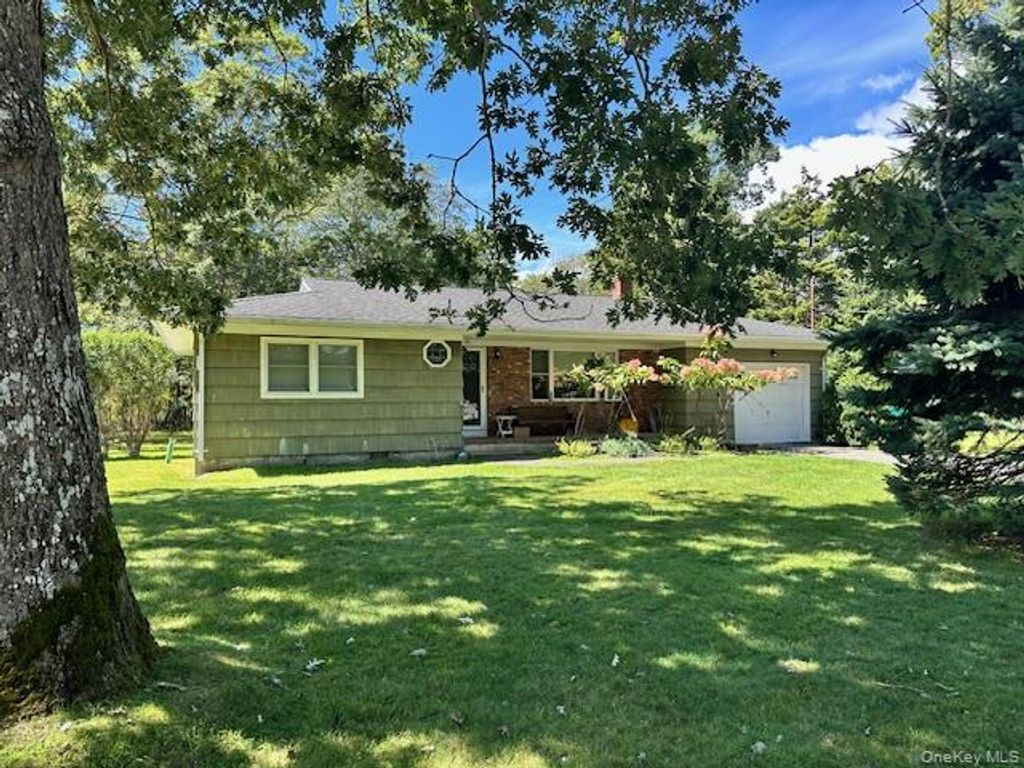 Photo of 26 Canvasback Lane, East Quogue, NY 11942 (MLS # 987188)