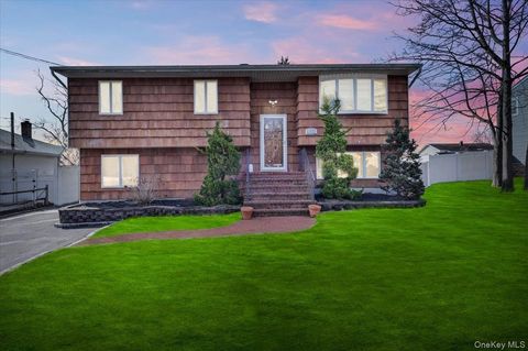 Homes For Sale - 332 Sea Cliff Street<br/> Islip Terrace, NY 11752