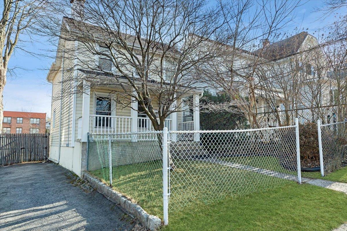 Cambridge Avenue, White Plains, New York - 2 Bedrooms  
1 Bathrooms - 