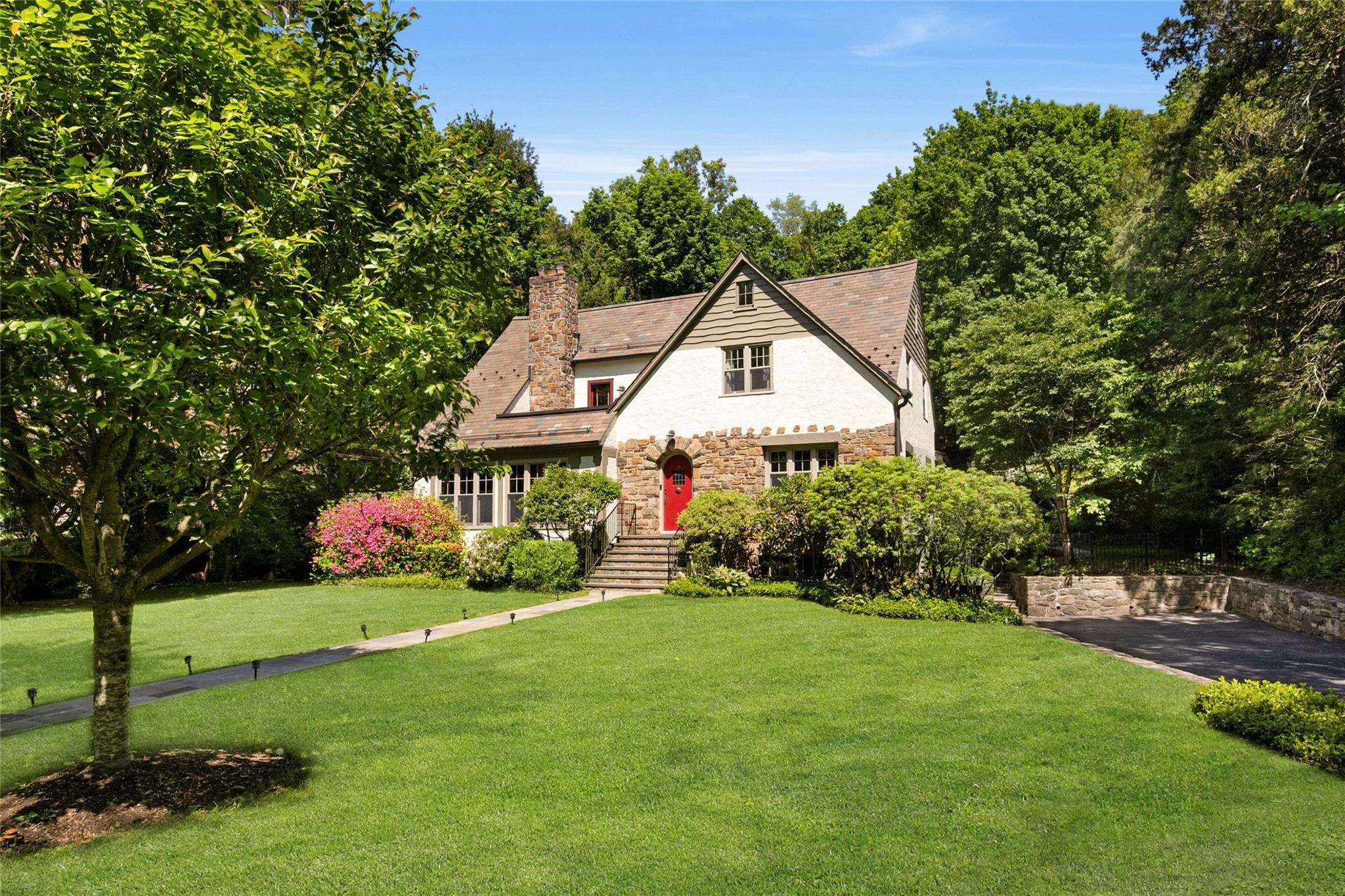 15 Woodfield Road, Briarcliff Manor, New York image 2