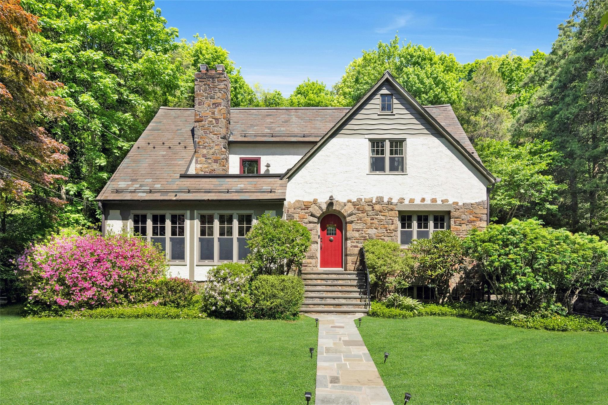 15 Woodfield Road, Briarcliff Manor, New York image 1