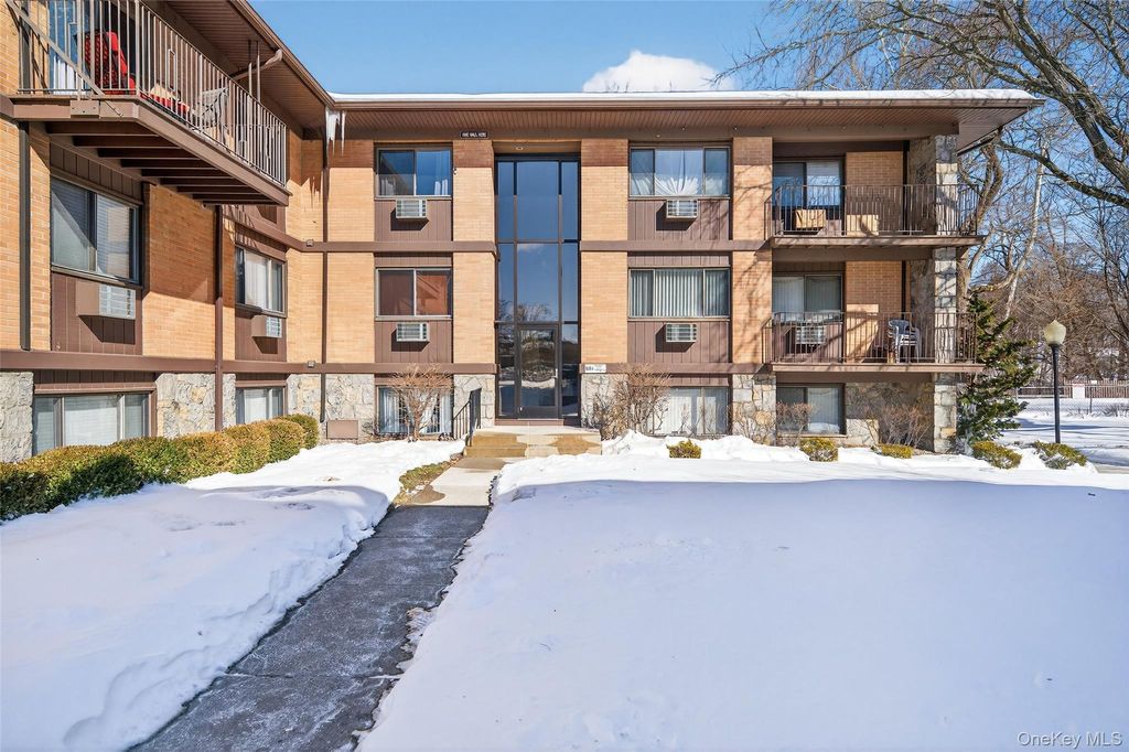 Photo of 10 Oakwood Terrace #67, New Windsor, NY 12553 (MLS # 959624)