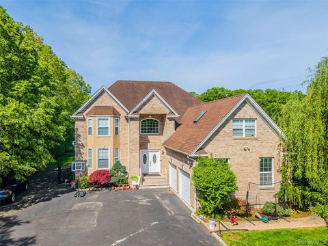 Homes For Rent - 183 Oakfield Avenue<br/> Suffolk County, Huntington, NY 11746