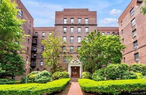 Photo of 83-80 118th Street #4A, Kew Gardens, NY 11415 (MLS # 986788)