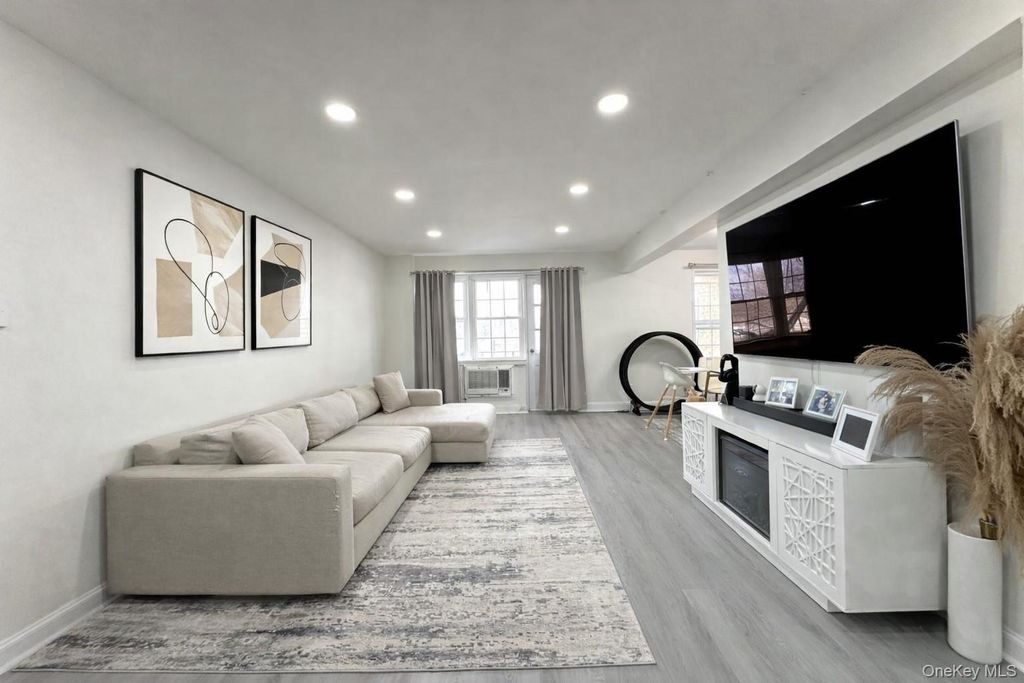 Photo of 15115 84th Street #3M, Howard Beach, NY 11414 (MLS # 974909)