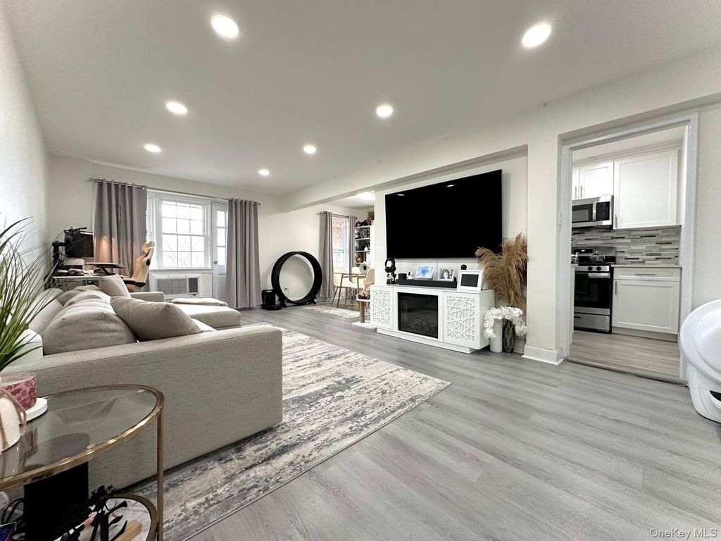 Photo of 15115 84th Street #3M, Howard Beach, NY 11414 (MLS # 974909)