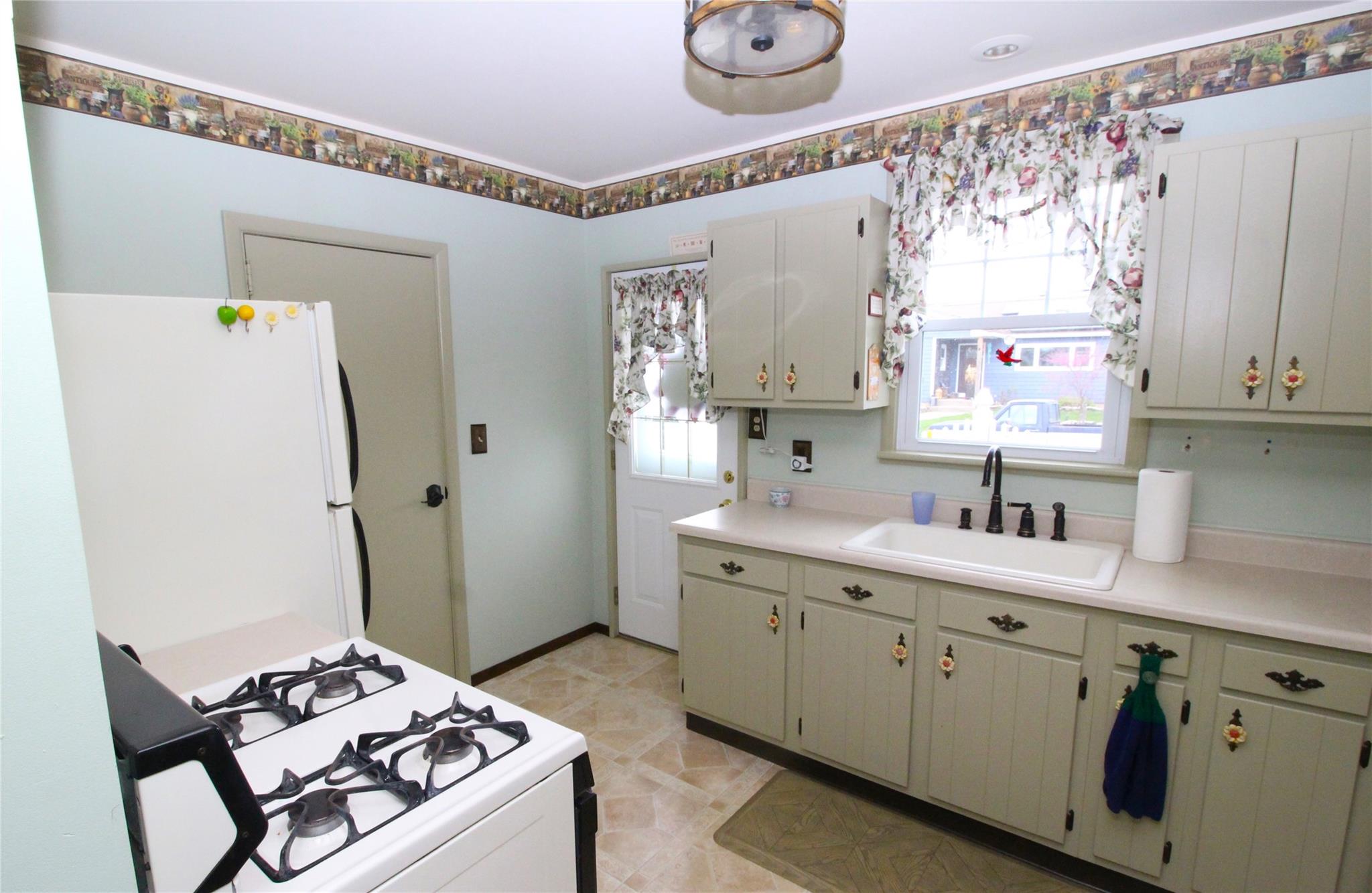 104 Riviera Parkway, Lindenhurst, New York image 7