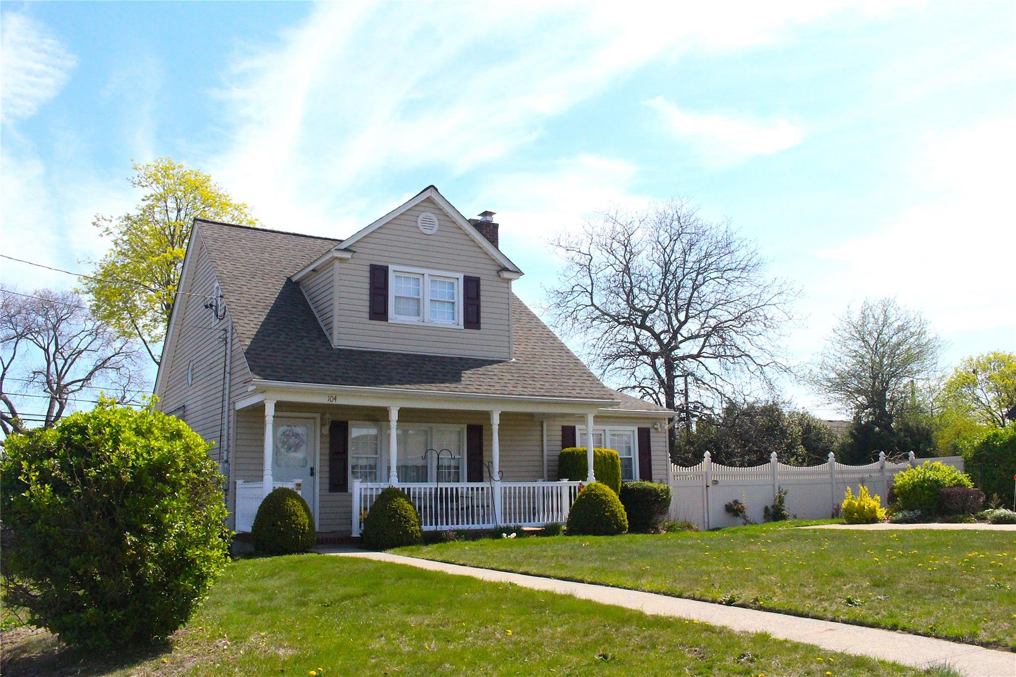104 Riviera Parkway, Lindenhurst, New York image 1