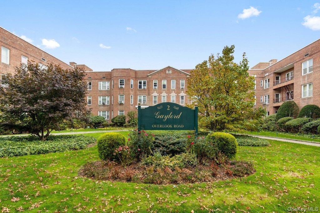 Photo of 2 Overlook Road Rd #1B7A, White Plains, NY 10605 (MLS # 944371)