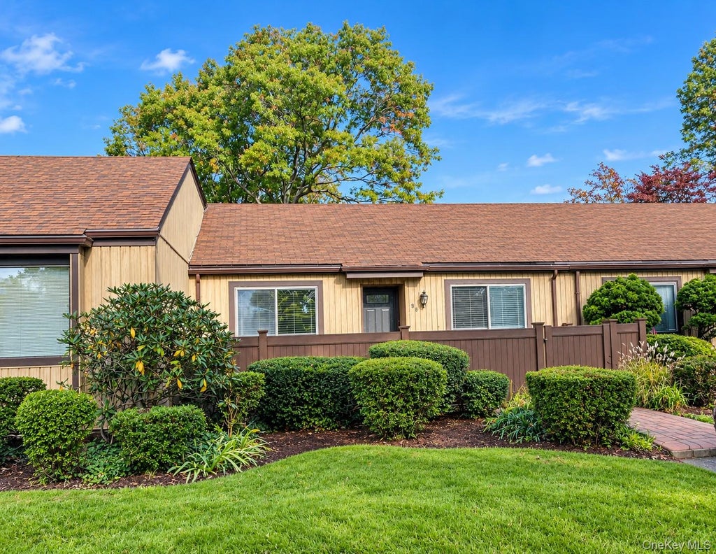 Photo of 96 Strathmore Gate Drive, Stony Brook, NY 11790 (MLS # 1068088)