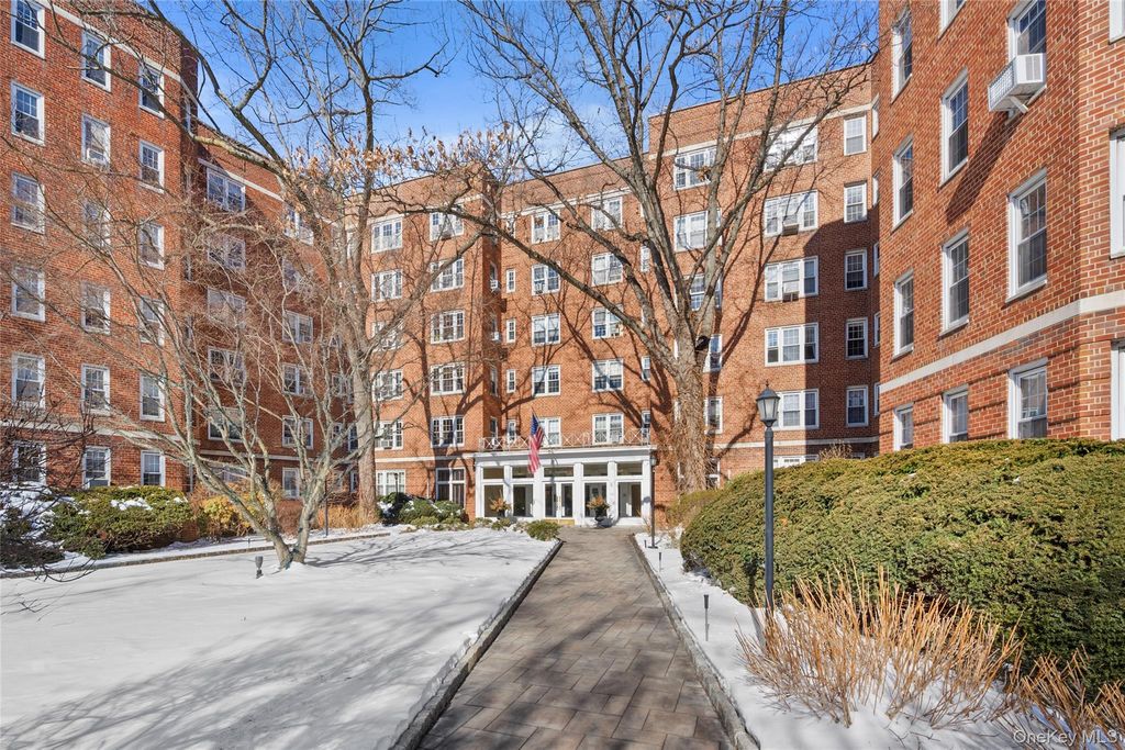 Photo of 949 Palmer Rd #3H, Bronxville, NY 10708 (MLS # 958539)