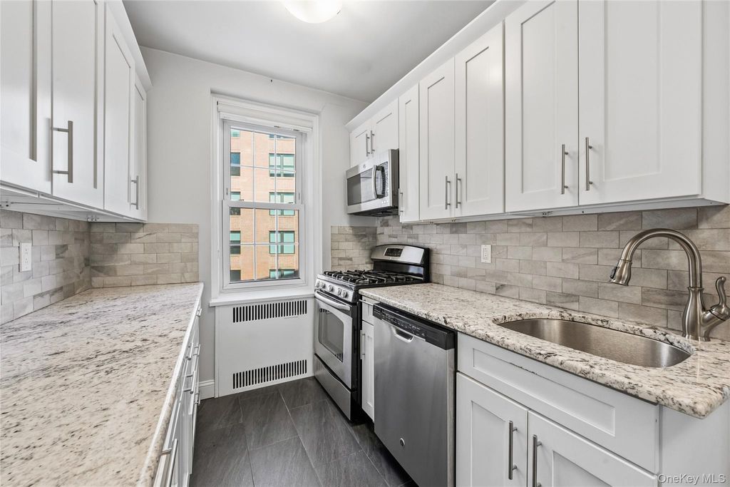 Photo of 949 Palmer Rd #3H, Bronxville, NY 10708 (MLS # 958539)