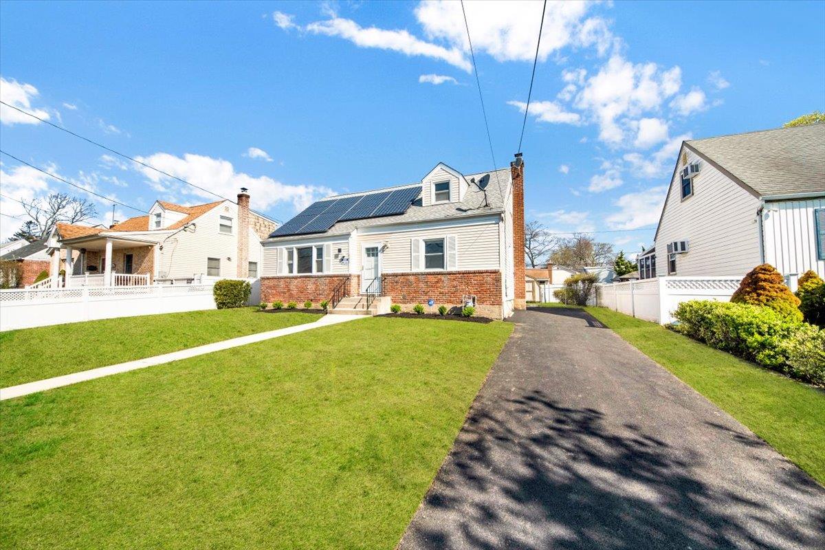 646 Baldwin Drive, West Hempstead, New York image 3