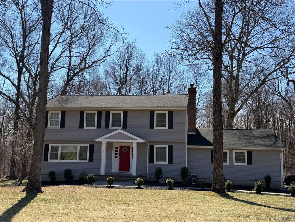 Photo of 9 Mohawk Lane, Yorktown Heights, NY 10598 (MLS # 975090)