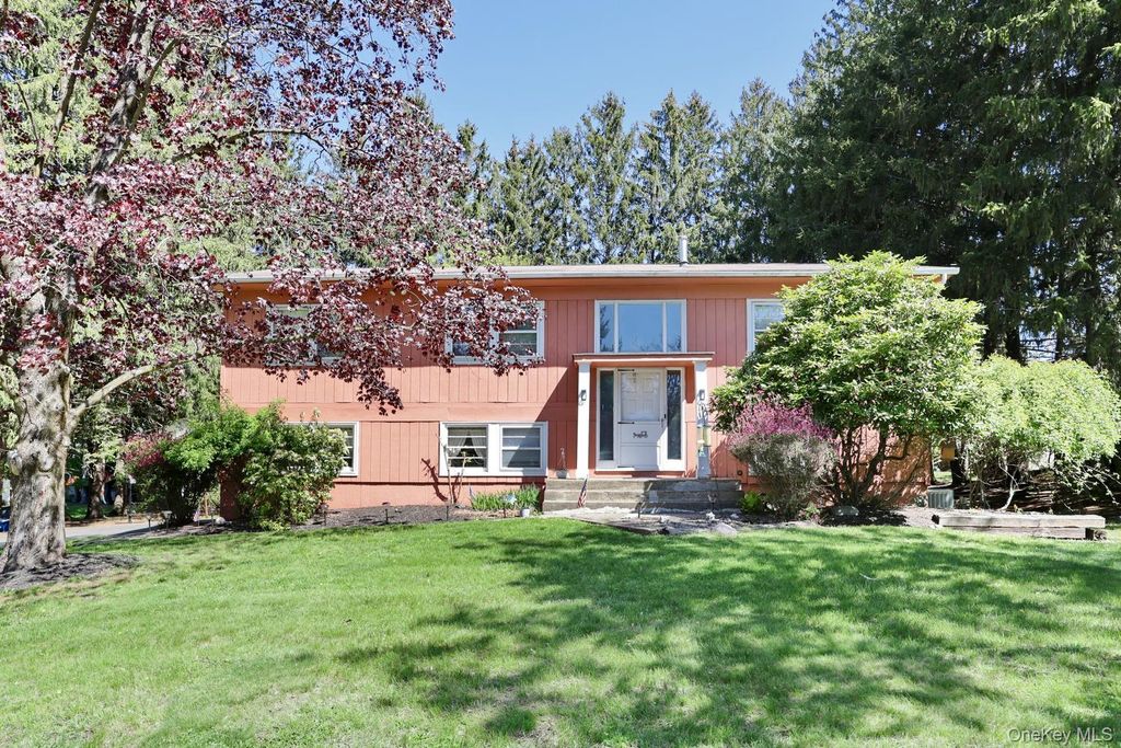 Photo of 4 Crabapple Court, Monsey, NY 10952 (MLS # 997499)