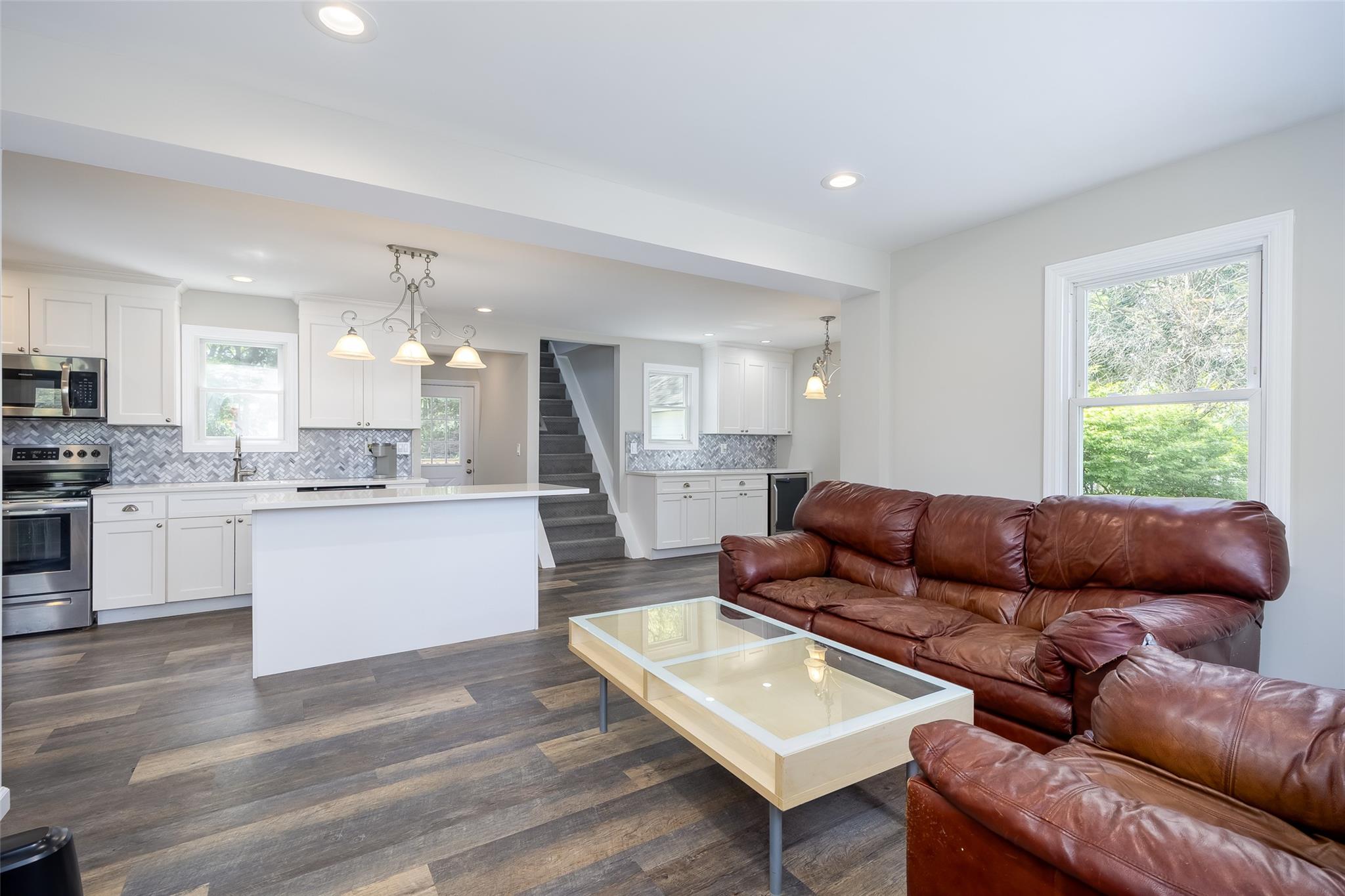 352 Gibbs Pond Road, Nesconset, New York image 8