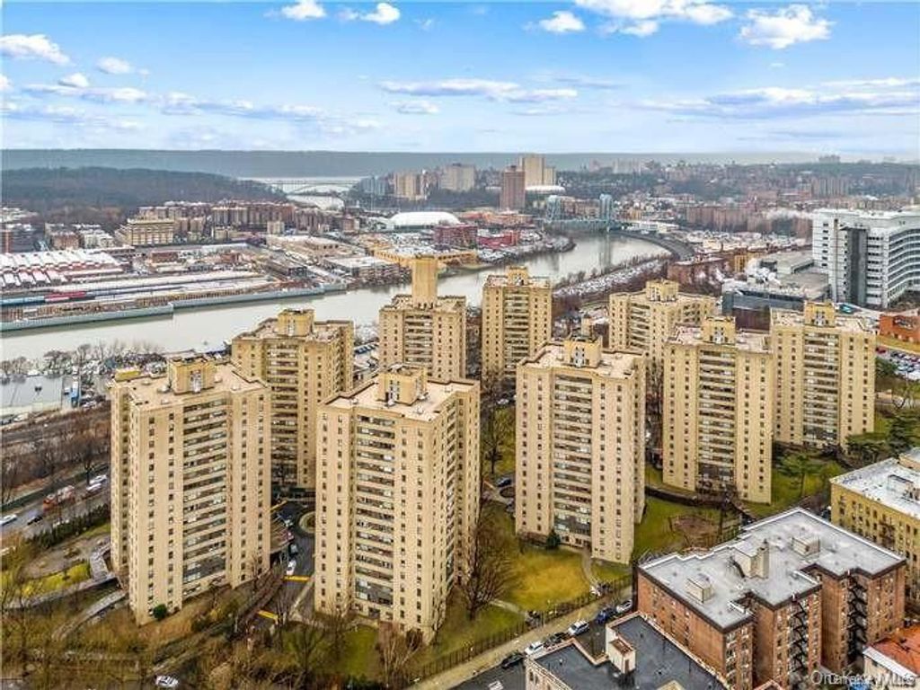 Photo of 4 Fordham hill Oval #7H, Bronx, NY 10468 (MLS # 1016246)