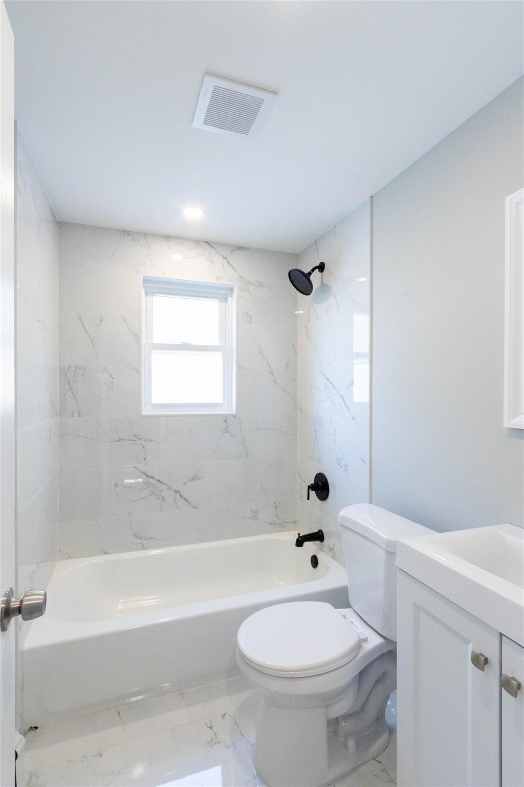 33 Veronica Lane, North Babylon, New York image 28
