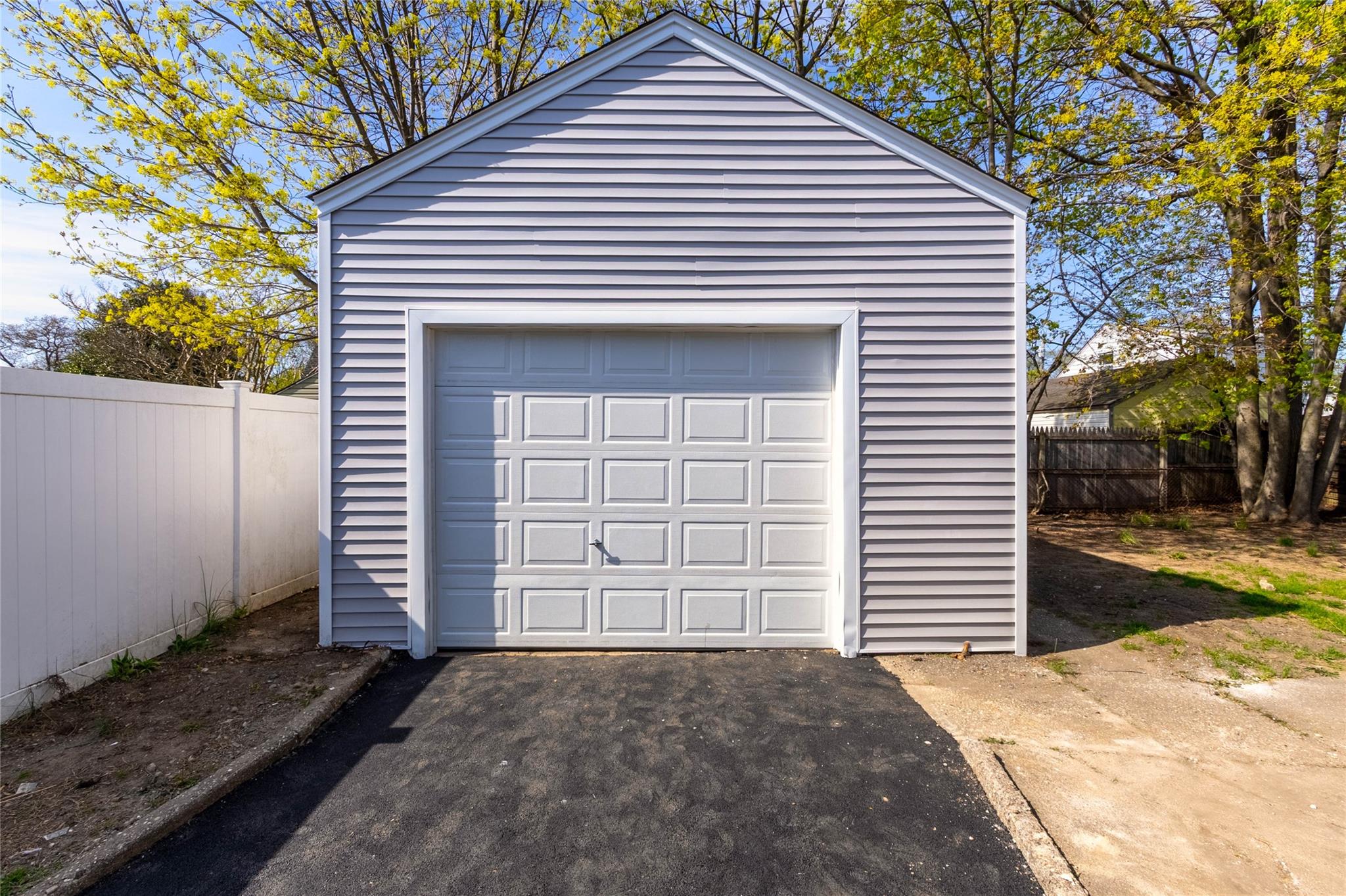 33 Veronica Lane, North Babylon, New York image 4