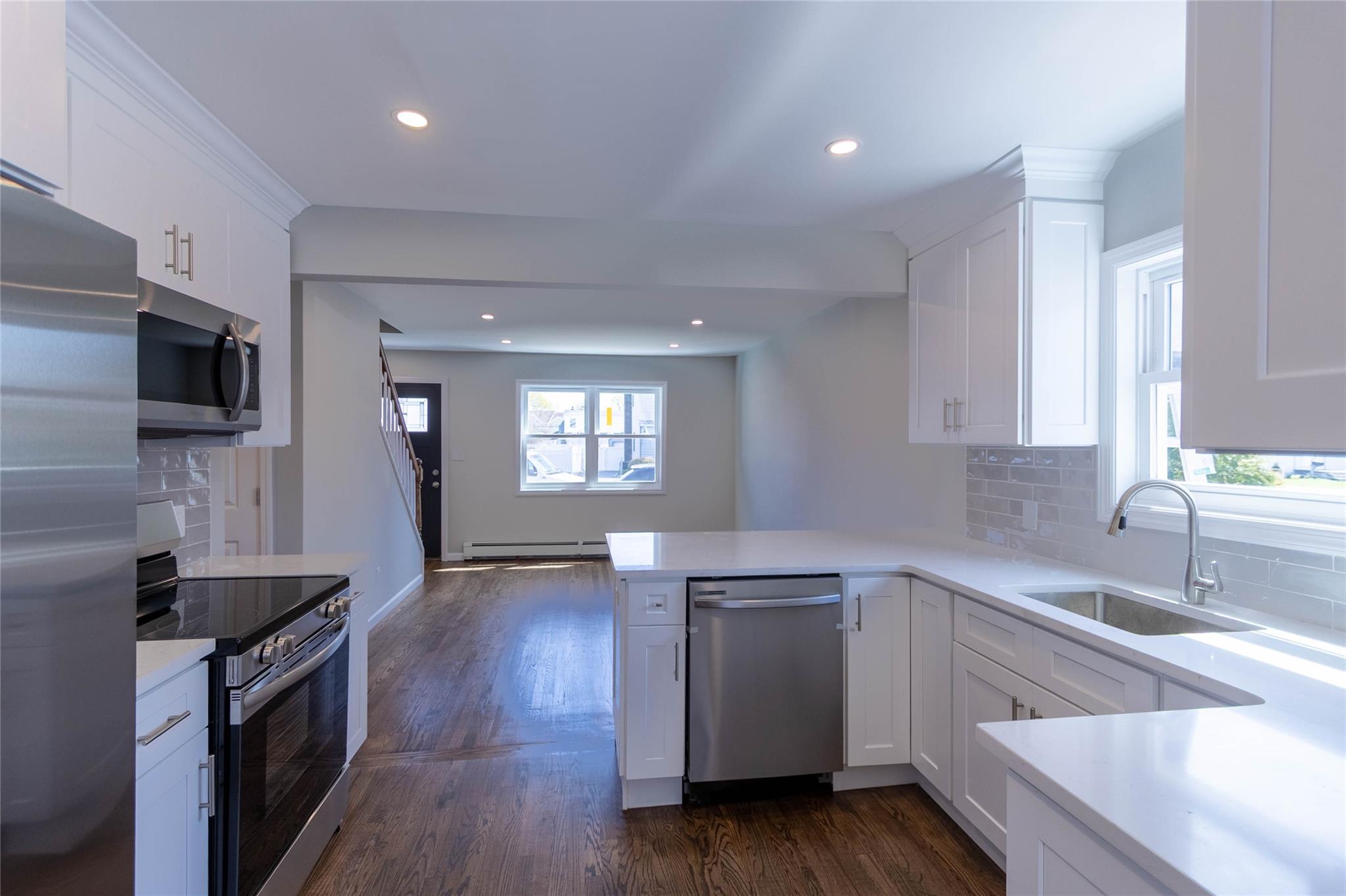 33 Veronica Lane, North Babylon, New York image 14