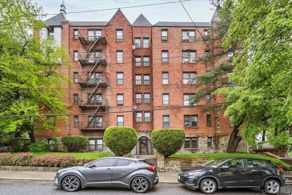 Photo of 20 William Street #4F, Mount Vernon, NY 10552 (MLS # 1047915)
