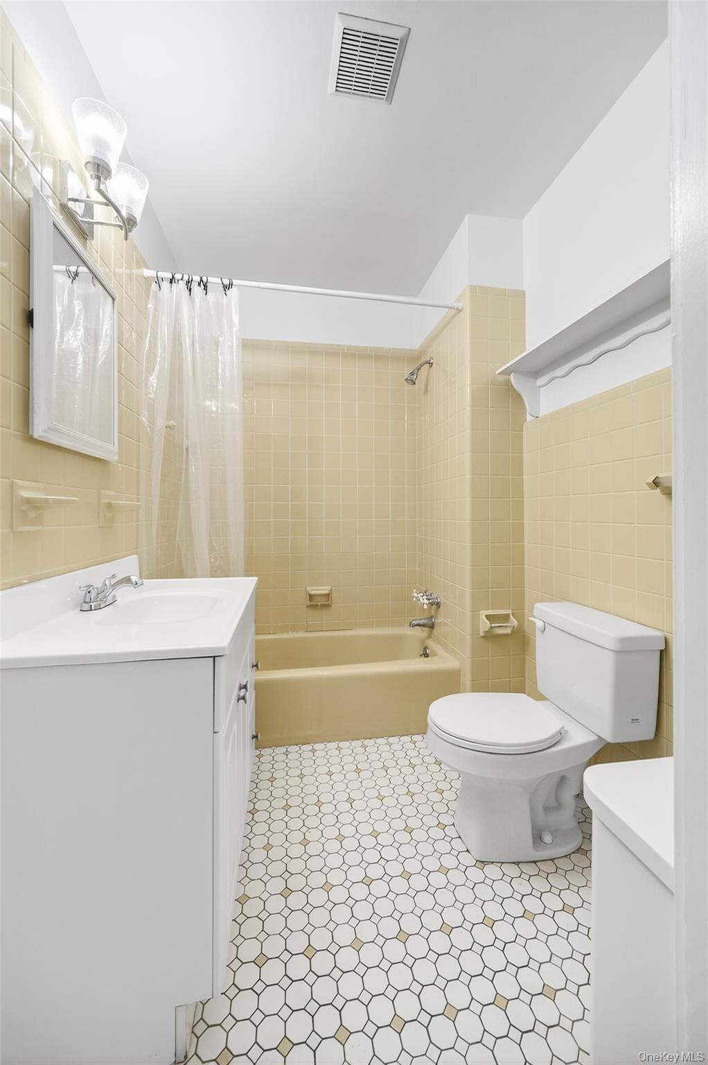 Beacon, New York 12508, United States, 5 Bedrooms Bedrooms, ,3 BathroomsBathrooms,Residential,Active,188865