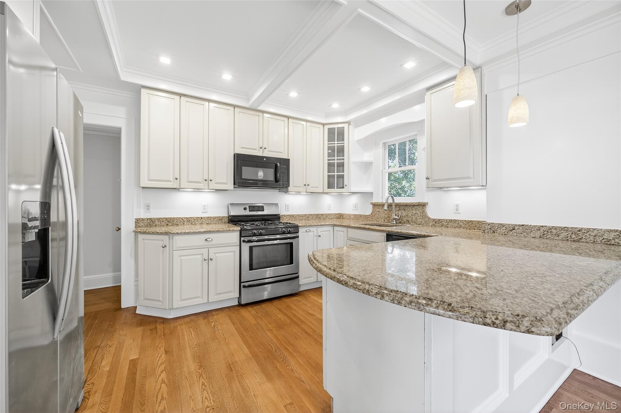 Beacon, New York 12508, United States, 5 Bedrooms Bedrooms, ,3 BathroomsBathrooms,Residential,Active,188865