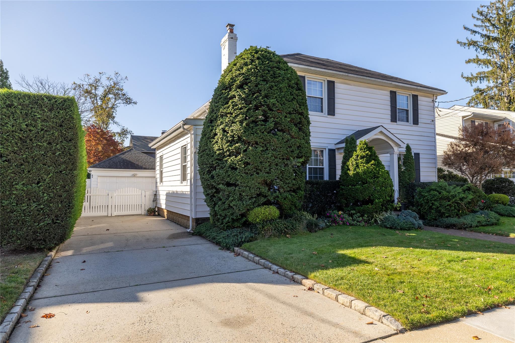 96 Dorchester Road, Rockville Centre, New York image 3