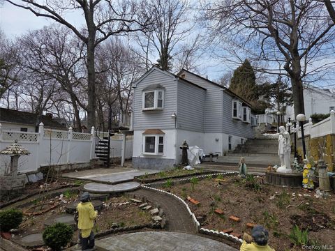 Photo of 12 Dogwood Road, Wading River, NY 11792 (MLS # 984476)