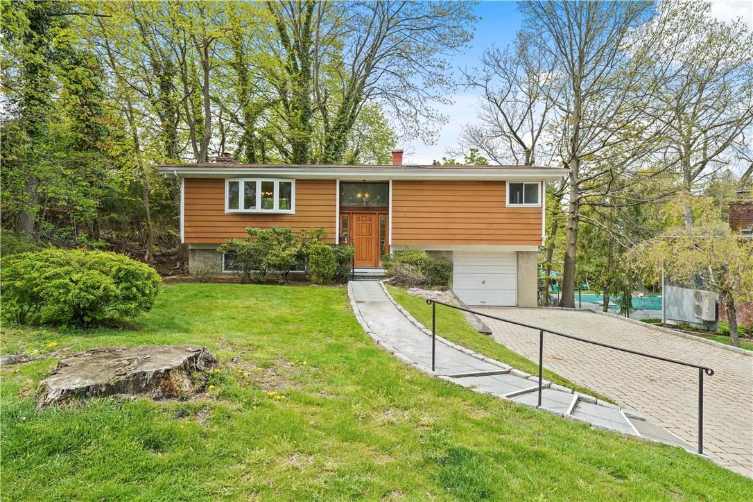 Fairmont Avenue, Ardsley, New York - 3 Bedrooms  
2 Bathrooms  
8 Rooms - 