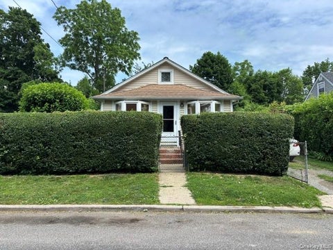 Homes For Sale - 22 E 5th Street<br/> Suffolk County, Huntington Station, NY 11746