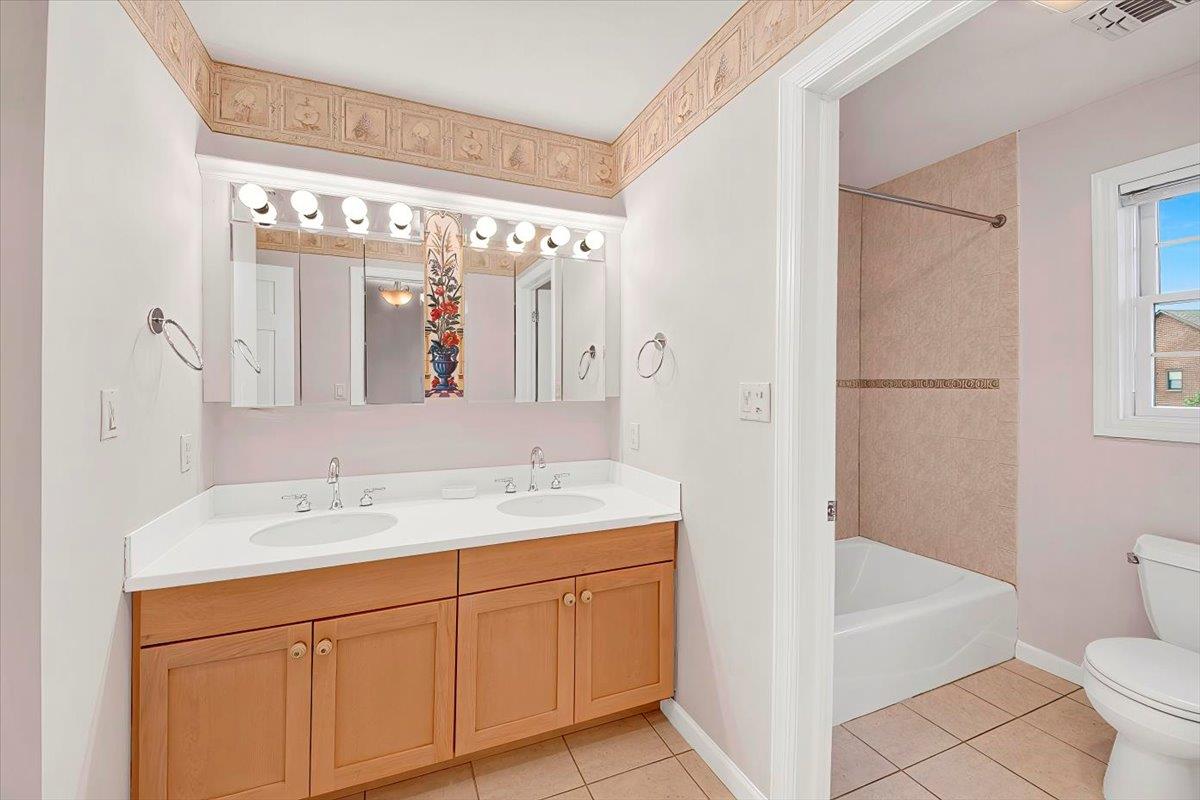 8 Shore Club Drive, New Rochelle, New York image 30