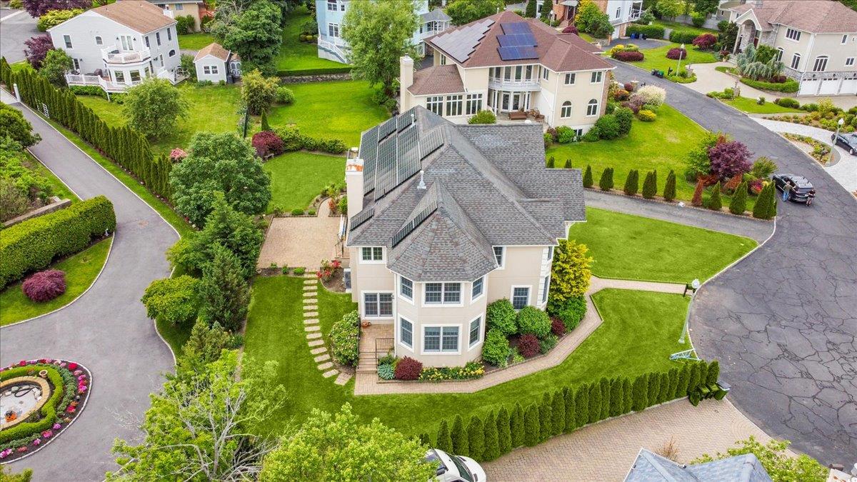 8 Shore Club Drive, New Rochelle, New York image 45