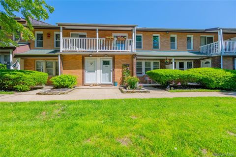 Condo For Sale - 231 Artist Lake Drive<br/> Middle Island, NY 11953