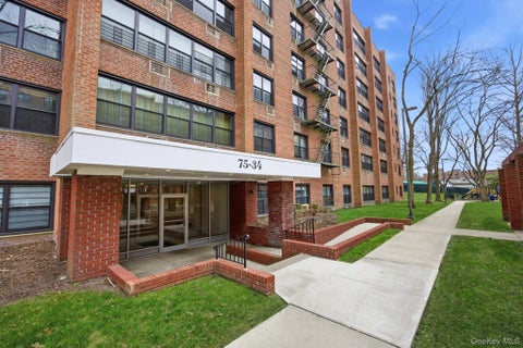 Homes For Sale - 75-34 Bell Boulevard #3F<br/> Oakland Gardens, NY 11364