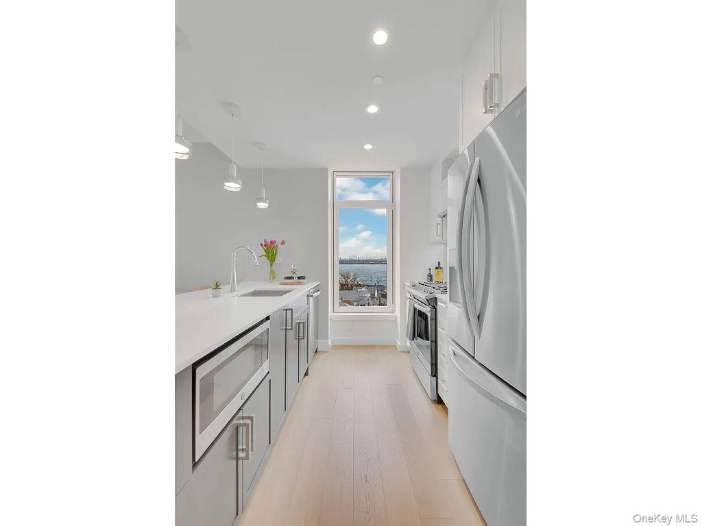 Photo of 133 Beach 116th Street #4G, Rockaway Park, NY 11694 (MLS # 987027)