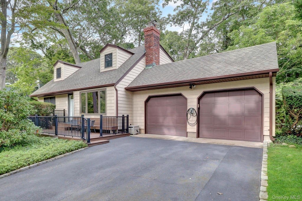 Photo of 43 Huyler Court, Setauket, NY 11733 (MLS # 1052448)