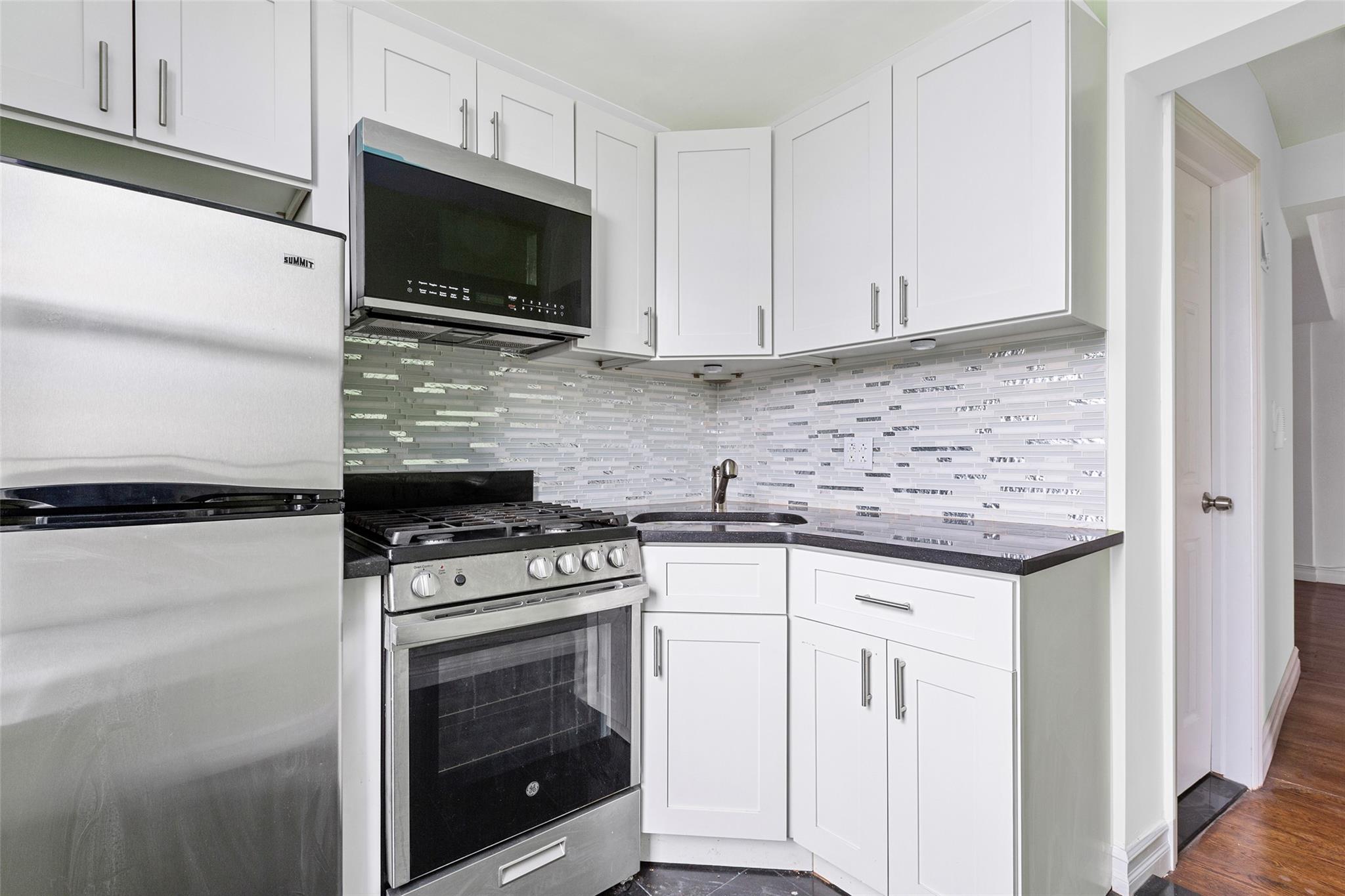 50-21 39th Place #5H, Sunnyside, New York image 4