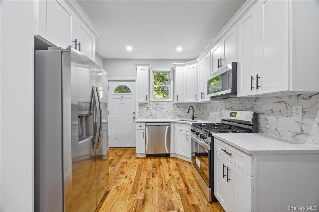 Photo of 19 Webster Avenue, Staten Island, NY 10301 (MLS # 926860)