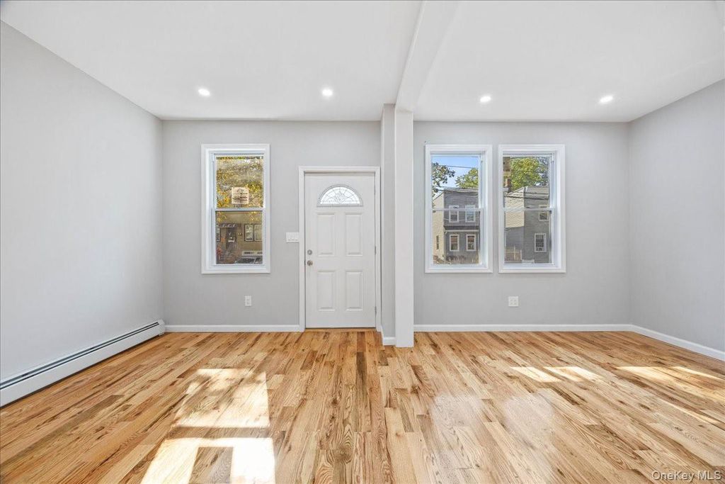Photo of 19 Webster Avenue, Staten Island, NY 10301 (MLS # 926860)