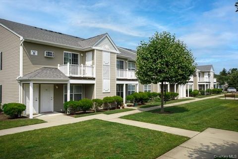 Apartment For Rent - 465 New Highway #C14<br/> Copiague, NY 11726